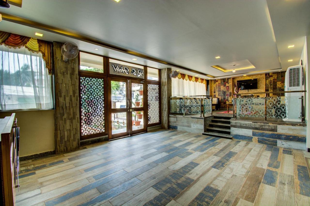 Collection O 16578 Rs Palace พุชการ์ ภายนอก รูปภาพ