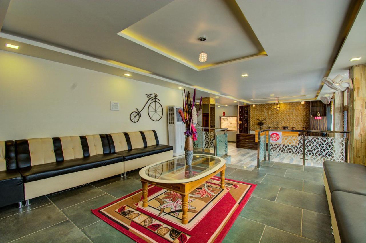 Collection O 16578 Rs Palace พุชการ์ ภายนอก รูปภาพ