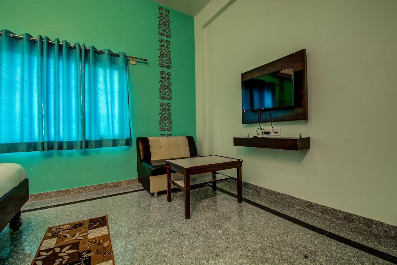 Collection O 16578 Rs Palace พุชการ์ ภายนอก รูปภาพ